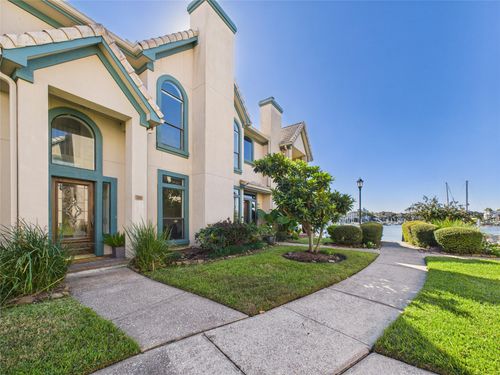 483 Mariners Dr, Kemah, TX, 77565-2262 | Card Image