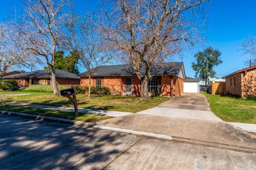213 Bastrop St, Angleton, TX, 77515-4105 | Card Image