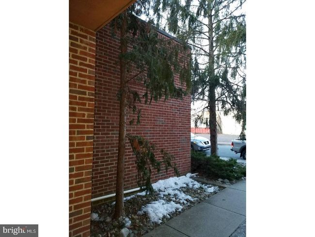 Exterior Side | Image 7