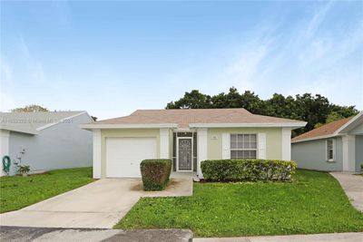 445 Se 22nd Ln, House other with 2 bedrooms, 2 bathrooms and null parking in Homestead FL | Image 1