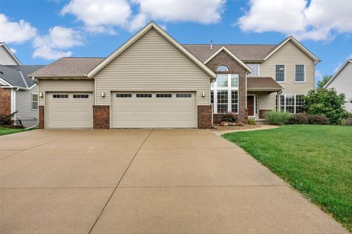 214 Revere Ct Ne, Cedar Rapids, IA, 52402-1464 | Card Image