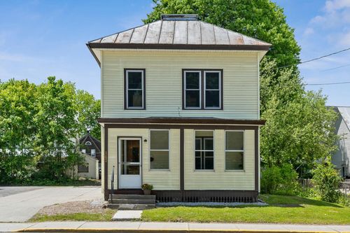 145 Washington St, Barre, VT, 05641-4330 | Card Image