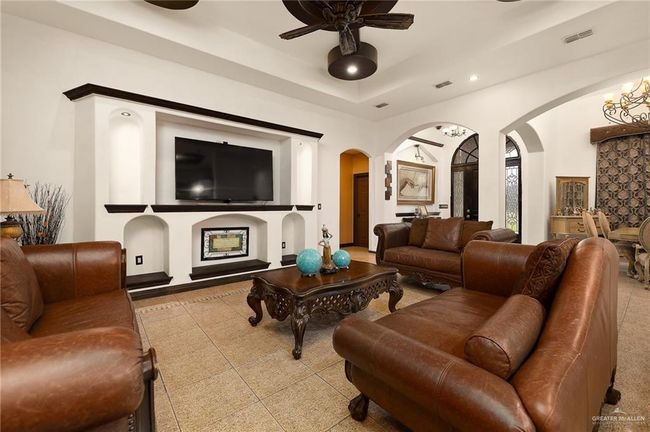 6813 N Gwin Rd, House other with 3 bedrooms, 3 bathrooms and 2 parking in Edinburg TX | Image 5