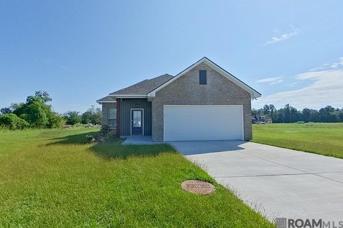 121 Rainfall Ln, Carencro, LA, 70520-4513 | Card Image
