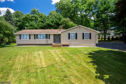 9 Ernella Dr, Belvidere, NJ, 07823-2703 | Card Image