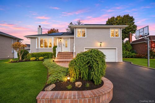 28 Roxton Rd, Plainview, NY, 11803-1113 | Card Image