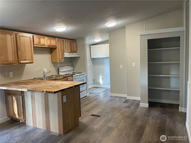 Huge pantry! | Image 6