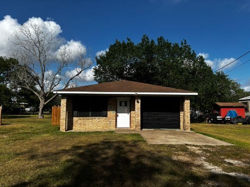 122 Rosa St, Edna, TX, 77957-3132 | Card Image