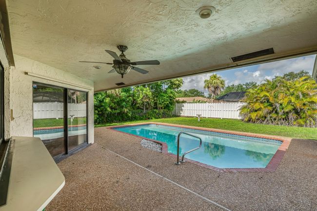 648 Nw 100 Th Ln, House other with 4 bedrooms, 2 bathrooms and null parking in CORAL SPRINGS FL | Image 25