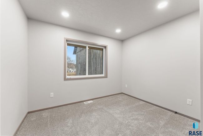 711 Dakota Ave, Townhouse with 3 bedrooms, 3 bathrooms and null parking in Dell Rapids SD | Image 27