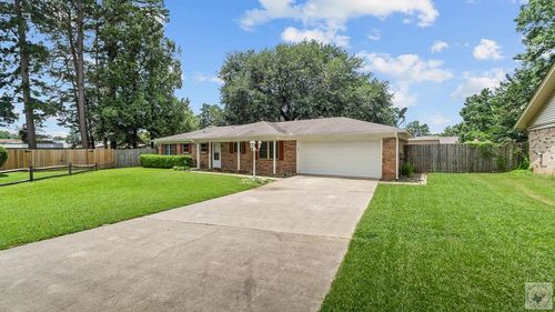 220 Edgewood Cir, Wake Village, TX, 75501-8608 | Card Image