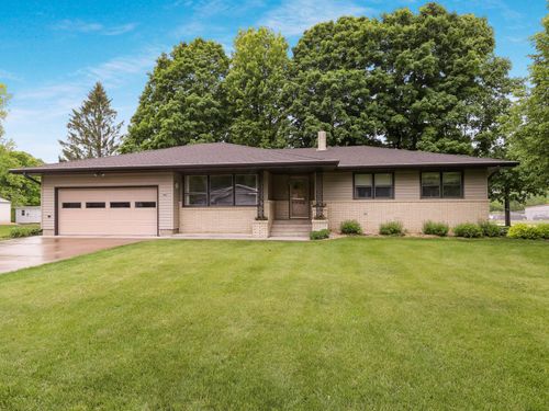 407 S Scott St, Elmwood, WI, 54740-8643 | Card Image