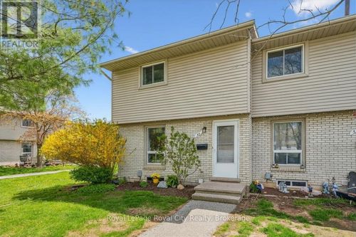 42-700 Paisley Road, Guelph (Willow West/Sugarbush/West Acres), ON, N1K1A3 | Card Image