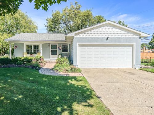 5426 Meadowcrest Dr, Flint, MI, 48532-4041 | Card Image