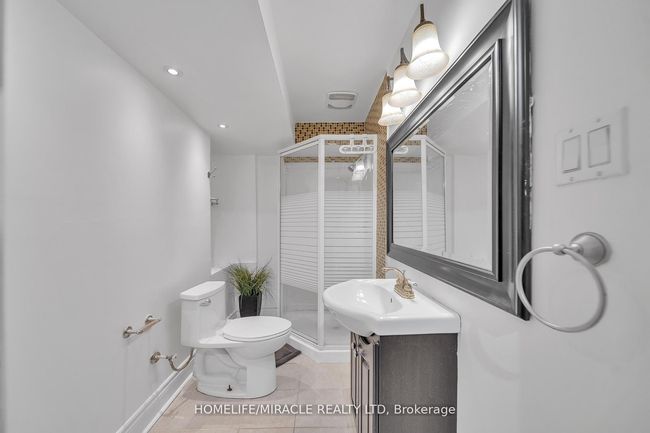 93 Crystal Glen Cres, House attached with 4 bedrooms, 4 bathrooms and 2 parking in Brampton ON | Image 38