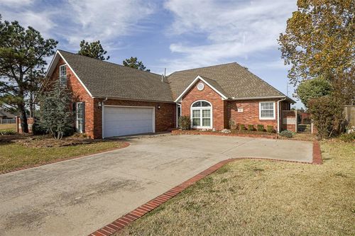 101 Se 27th St, Moore, OK, 73160-7401 | Card Image