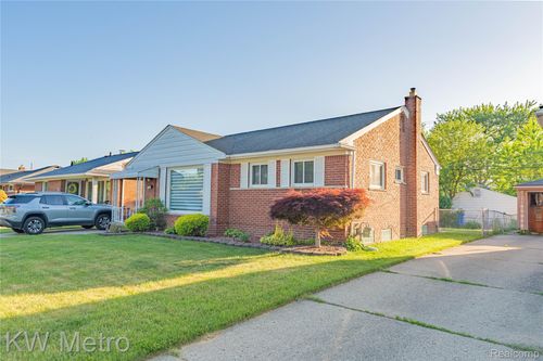 8487 Salem Ln, Dearborn Heights, MI, 48127-1314 | Card Image