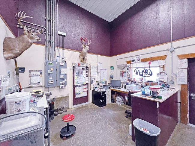 front entrance, customer service area | Image 17