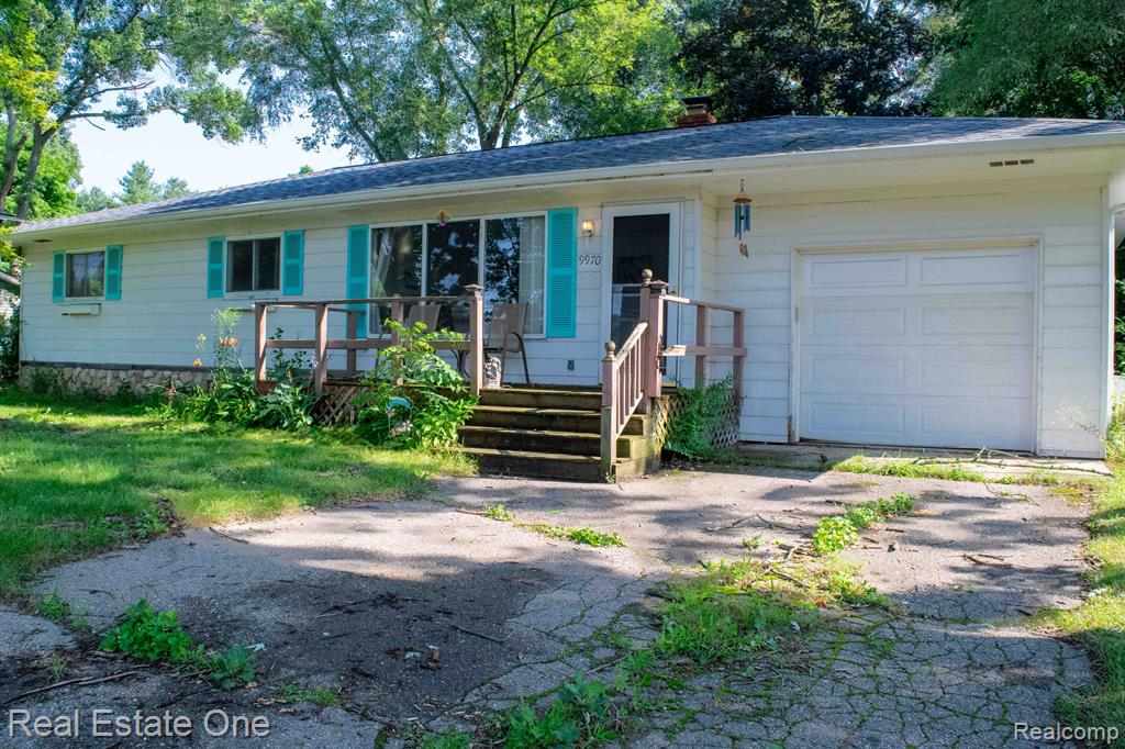 Burgess Ct, White Lake, MI 48386