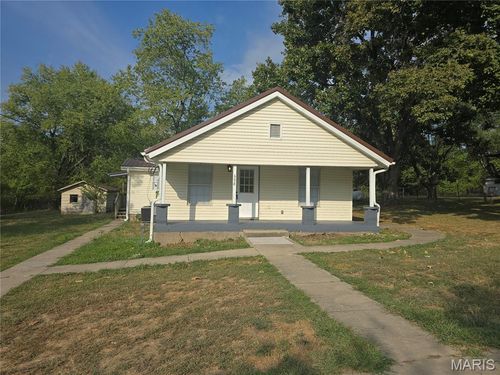 608 W School St, Crocker, MO, 65452-6107 | Card Image