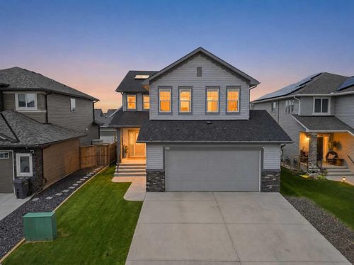 102 Drake Landing Hts, Okotoks, AB, T1S0M8 | Card Image