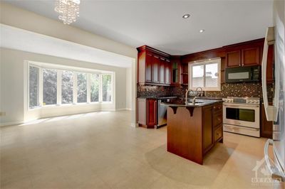 10 Brenda Cres, House other with 3 bedrooms, 3 bathrooms and 3 parking in Ottawa ON | Image 2