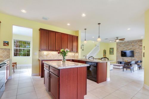 8185 Fiera Ridge Dr, Boynton Beach, FL, 33473-5031 | Card Image