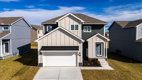 12513 S White Ash Ln, Lee's Summit, MO, 64086-8801 | Card Image