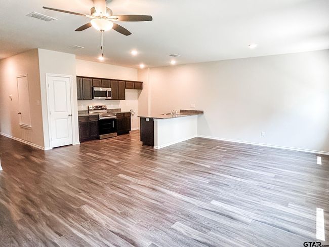 200 S Rainbow Dr, House other with 4 bedrooms, 2 bathrooms and null parking in Whitehouse TX | Image 4