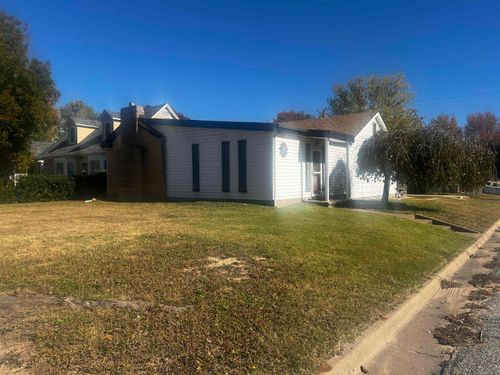 1702 N 8th St, Arkansas City, KS, 67005-1730 | Card Image