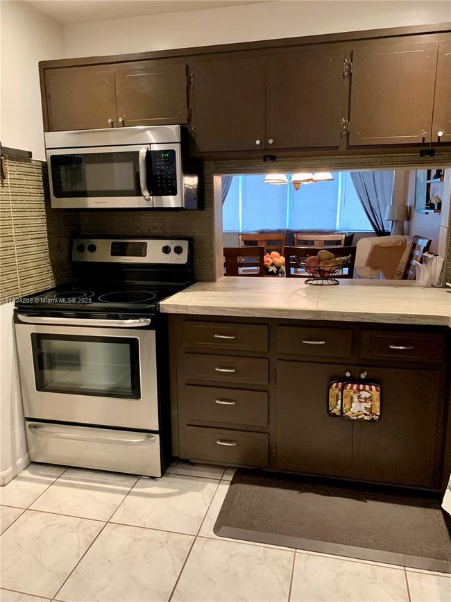 APT-103F - 330 Se 2 Nd St, Condo with 1 bedrooms, 1 bathrooms and null parking in Hallandale Beach FL | Image 4