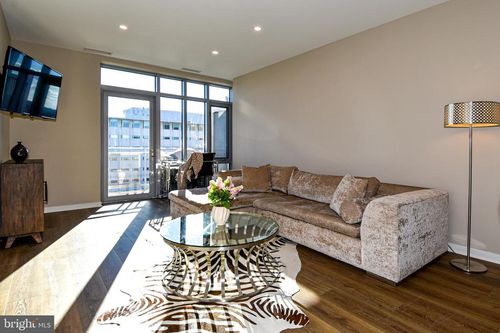 apt-807-6506 America Blvd, HYATTSVILLE, MD, 20782-2112 | Card Image