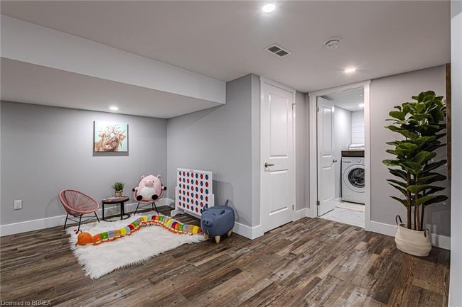112 Wood St, House other with 5 bedrooms, 2 bathrooms and 4 parking in Brantford ON | Image 28