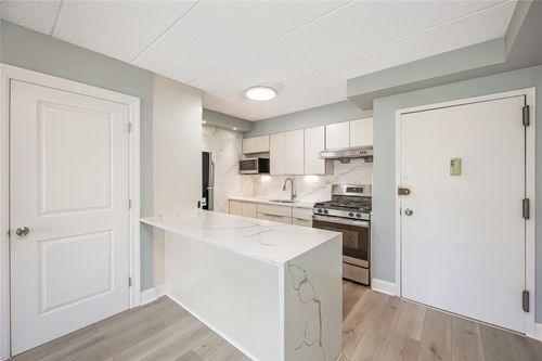 apt-4a-7601 113th St, Forest Hills, NY, 11375-6540 | Card Image
