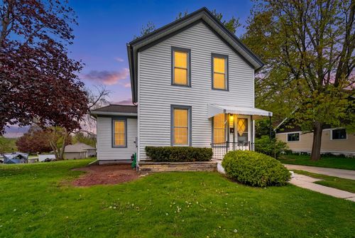 76 S Chestnut Street, Oconomowoc, WI, 53066 | Card Image