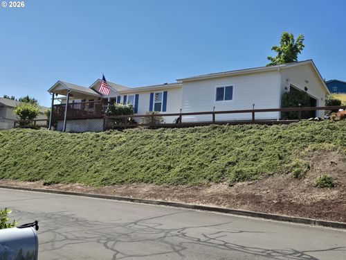 104 Sw Angelcrest Ct, Roseburg, OR, 97471 | Card Image