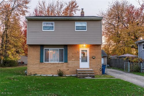 34152 Oak Knoll St, Eastlake, OH, 44095-2101 | Card Image