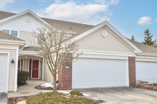 7179 W Rawson Ave, Franklin, WI, 53132-8104 | Card Image