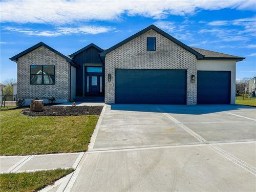 2700 Ne Wheatley Dr, Blue Springs, MO, 64029-7732 | Card Image