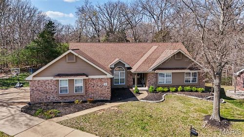 999 Timber Glen Ln, Ballwin, MO, 63021-6069 | Card Image