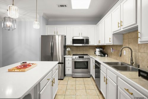 702-10600 Lakes Blvd, Baton Rouge, LA, 70810-6463 | Card Image