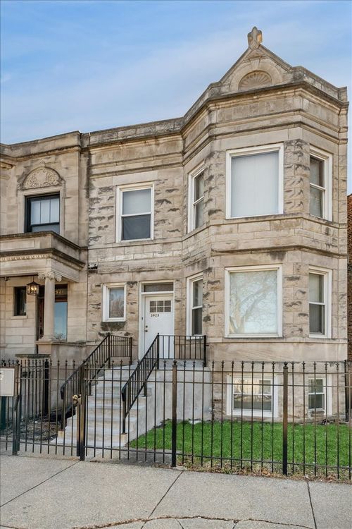 3923 W Polk St, Chicago, IL, 60624-4044 | Card Image