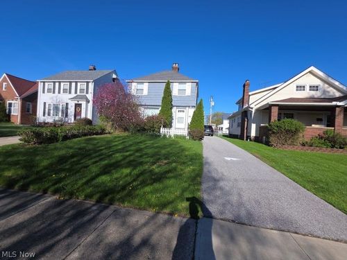 367 E 211th St, Euclid, OH, 44123-1848 | Card Image