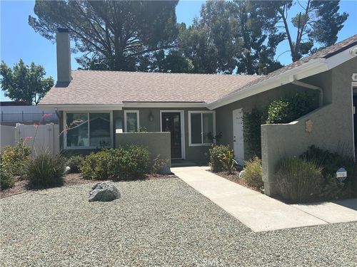 27554 Pamplico Dr, Valencia, CA, 91354-2033 | Card Image