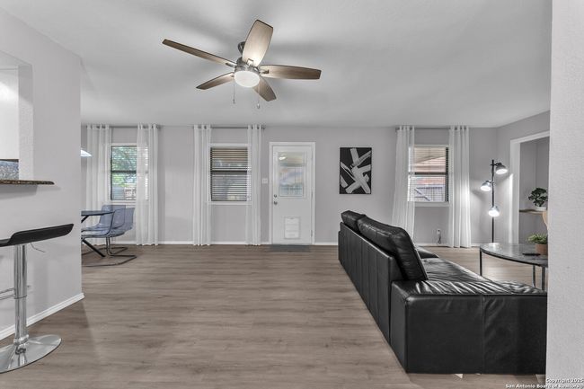 139 Navajo Cir, House other with 3 bedrooms, 1 bathrooms and null parking in Cibolo TX | Image 5