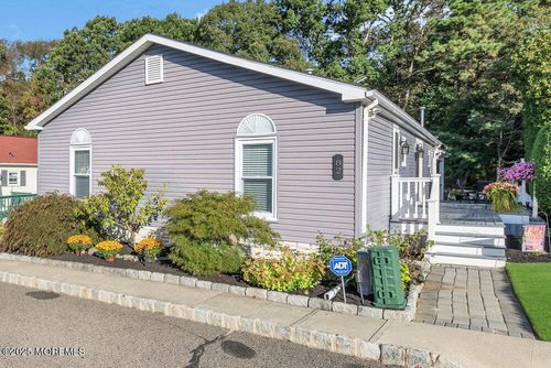 82 Seattle Slew Dr, Howell, NJ, 07731-3106 | Card Image