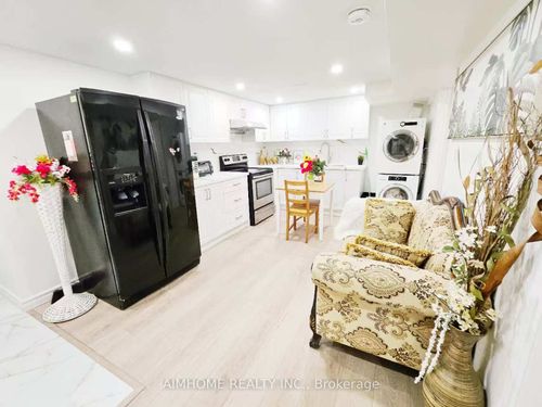 28 Castle Harbour Lane, Thornhill, ON, L3T3A2 | Card Image