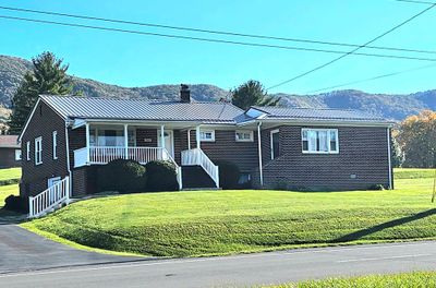 37492 Governor G C Peery Hwy, House other with 4 bedrooms, 2 bathrooms and null parking in Bluefield VA | Image 1