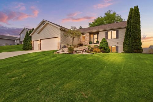 451 Oakwood Drive, Oregon, WI, 53575 | Card Image