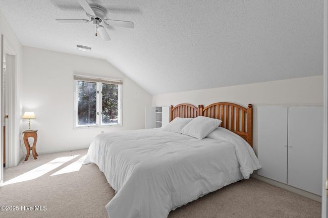 Bedroom 3- additional shelf storage behind the doors on either side of the bed | Image 25